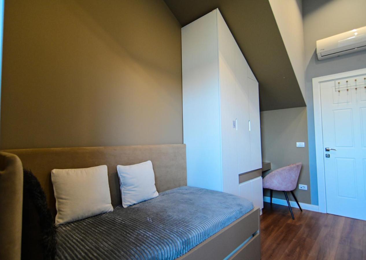 Stylish Two Bedroom House With Private Pool Τίρανα Εξωτερικό φωτογραφία