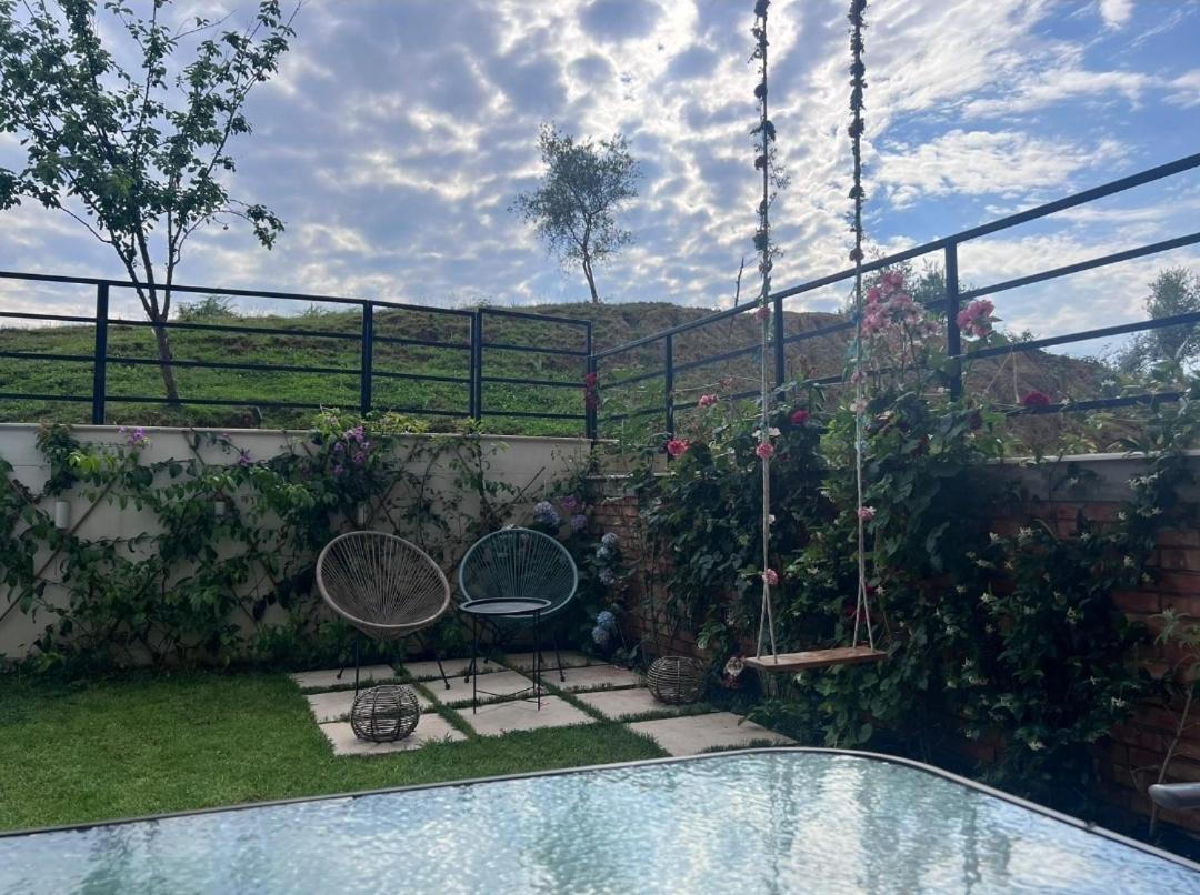 Stylish Two Bedroom House With Private Pool Τίρανα Εξωτερικό φωτογραφία